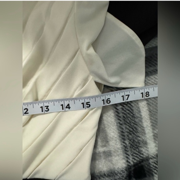 Elegant Cream and Black Dress - Picture 6 of 8